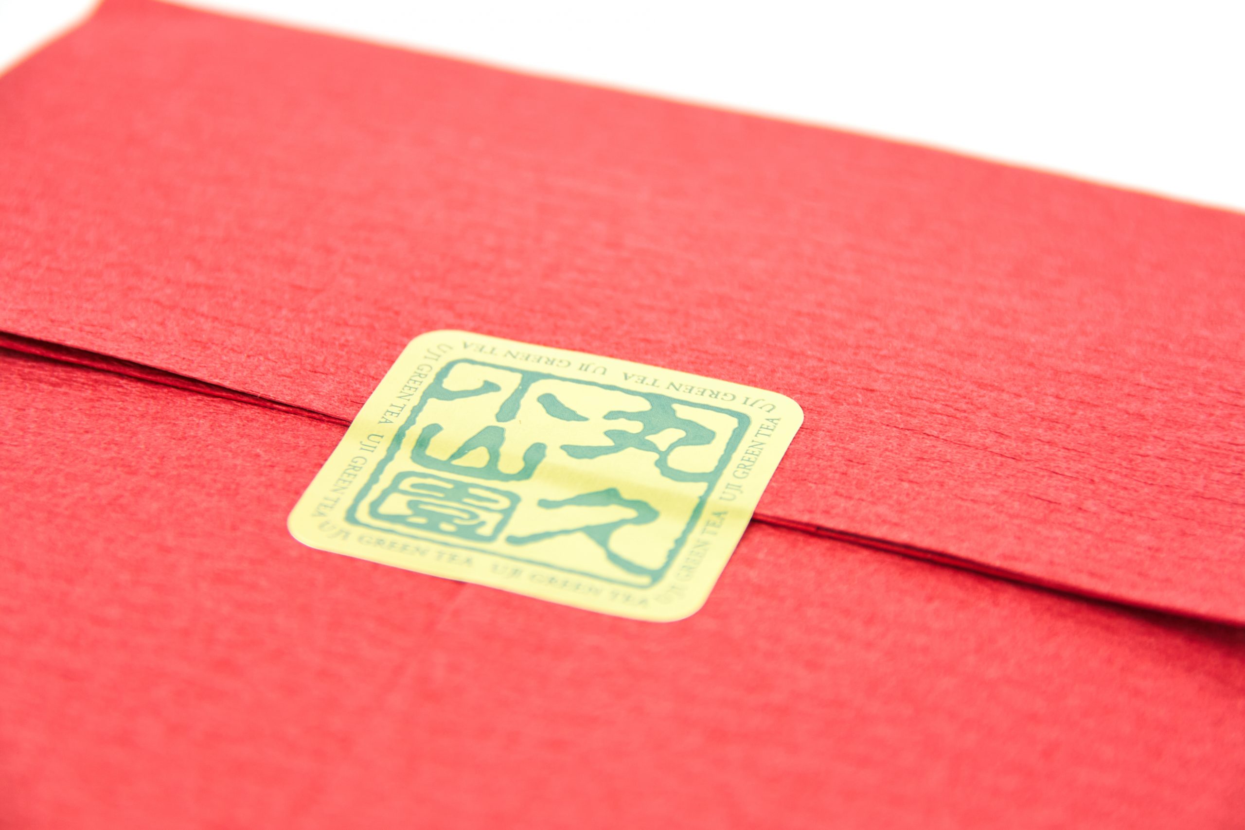 Tsubokiri Sencha 3 Japanischer Sencha von Marukyu Koyamaen in roter Papierverpackung und goldenem Sigel